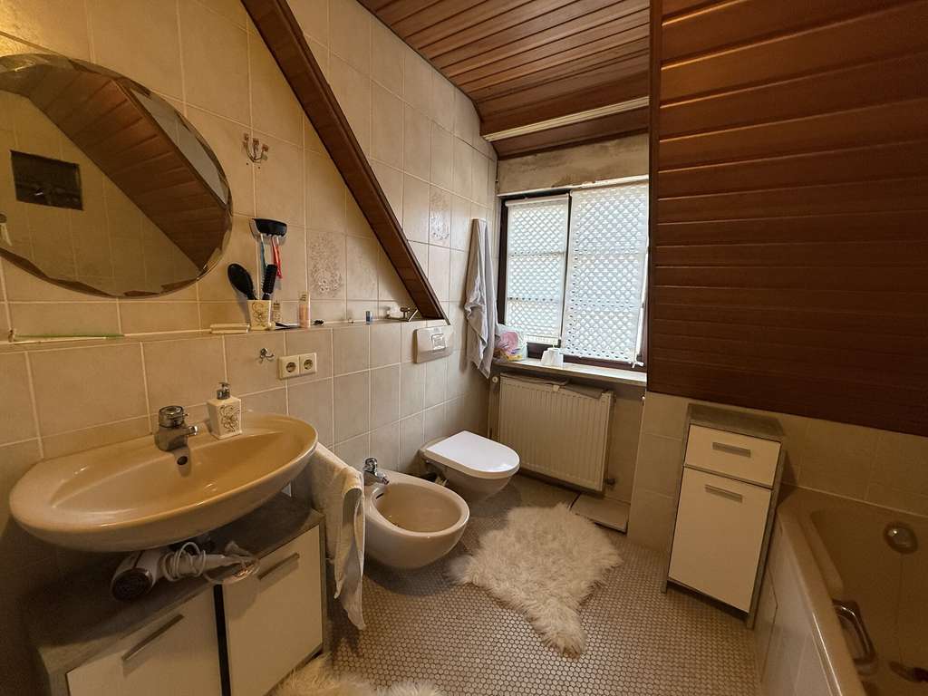 Immobilie in Schwäbisch Hall - Charmante 2,5-Zimmer-Wohnung in attraktiver Lage von Schwäbisch Hall-Hessental! - Bild 2