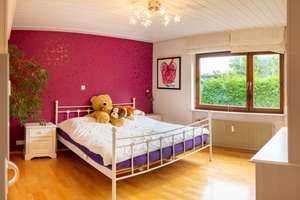 Viel Platz für den Alltag in diesem großzügigen Einfamilienhaus in Bad Dürrheim (mit optionaler ELW) – Die vollständige Adresse der Immobilie erhältst du vom Anbieter., 78073 Bad Dürrheim – Vorschaubild 4