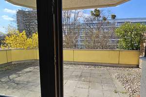 Ideale Stadtwohnung mit großer & sonniger Terrasse! Badezimmer saniert! Nähe Englischer Garten!