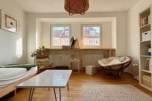 Frei von privat: helle, sanierte 2-Zimmer-Wohnung in begehrter Lage Neuhausen