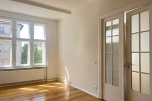 Frisch saniert: 3,5 Zimmer, Dielen und Kassettentüren am Birger-Forell-Platz! – Blissestr. 43, 10713 Wilmersdorf, Berlin – Vorschaubild 3