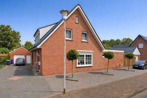 Attraktives Einfamilienhaus mit großem Garten, Garagen und Photovoltaik im Buterland! – Die vollständige Adresse der Immobilie erhältst du vom Anbieter., 48599 Gronau (Westfalen) – Vorschaubild 1