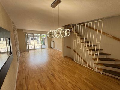 Modernisiertes Reihenhaus mit 5 Zimmern, Garten und Stellplatz in Bergisch Gladbach