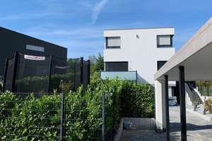 Voll Möblierte, neuwertige 2-Zimmer-Erdgeschosswohnung mit geh. Innenausstattung mit Terrasse+EBK