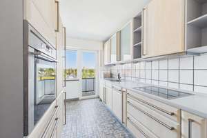 3-Zimmer-Wohnung mit Einbauküche, zwei Balkonen, Kamin und Skylineblick in Frankfurt-Oberrad – 60599 Oberrad, Frankfurt am Main – Vorschaubild 3
