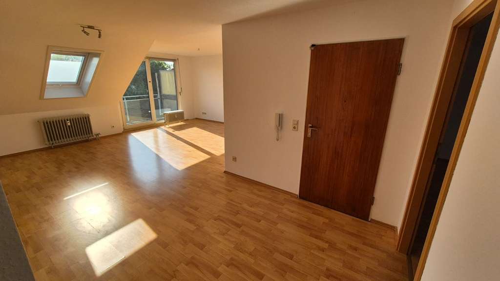 Immobilie in Holzgerlingen - Sehr schöne 3 Zi. Whg. in guter und ruhiger Lage mit großem Balkon - Bild 1