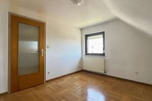Freistehendes Einfamilienhaus mit großem Garten, zwei Garagen & vielseitigem Gestaltungspotenzial – Die vollständige Adresse der Immobilie erhältst du vom Anbieter., 74078 Biberach, Heilbronn – Vorschaubild 17