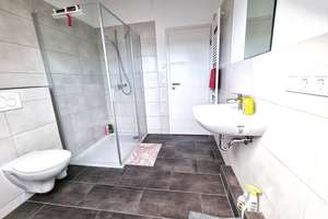 Dachterrassentraum (18,32 m²) - Neubau Reihenhaus mit großem Hobbyraum – Die vollständige Adresse der Immobilie erhältst du vom Anbieter., 82205 Gilching – Vorschaubild 2