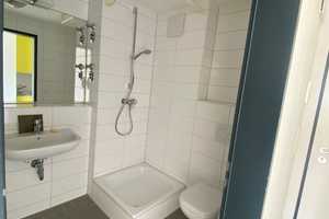 Appartement mit Balkon } nur für Studenten, Azubis – Fritz-Fend-Str. 1+3, 93047 Regensburg – Vorschaubild 5