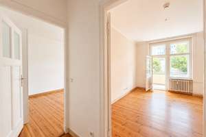Bezugsfrei: 2-Zimmer-Altbaucharme mit sonnigem Balkon zum Innenhof in Steglitz – Die vollständige Adresse der Immobilie erhältst du vom Anbieter., 12163 Steglitz, Berlin – Vorschaubild 1