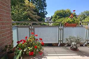 KR-Hüls: geräumige 3-Zimmerwohnung im 1. OG,  Balkon, TG-Platz ... !