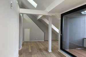 Luxus Dachgeschoss Wohnung (große Loggia ) -  Komplett saniert  - mit Klimaanlage & Einbauküche – Hermannstr. 22, 40233 Flingern Nord, Düsseldorf – Vorschaubild 3