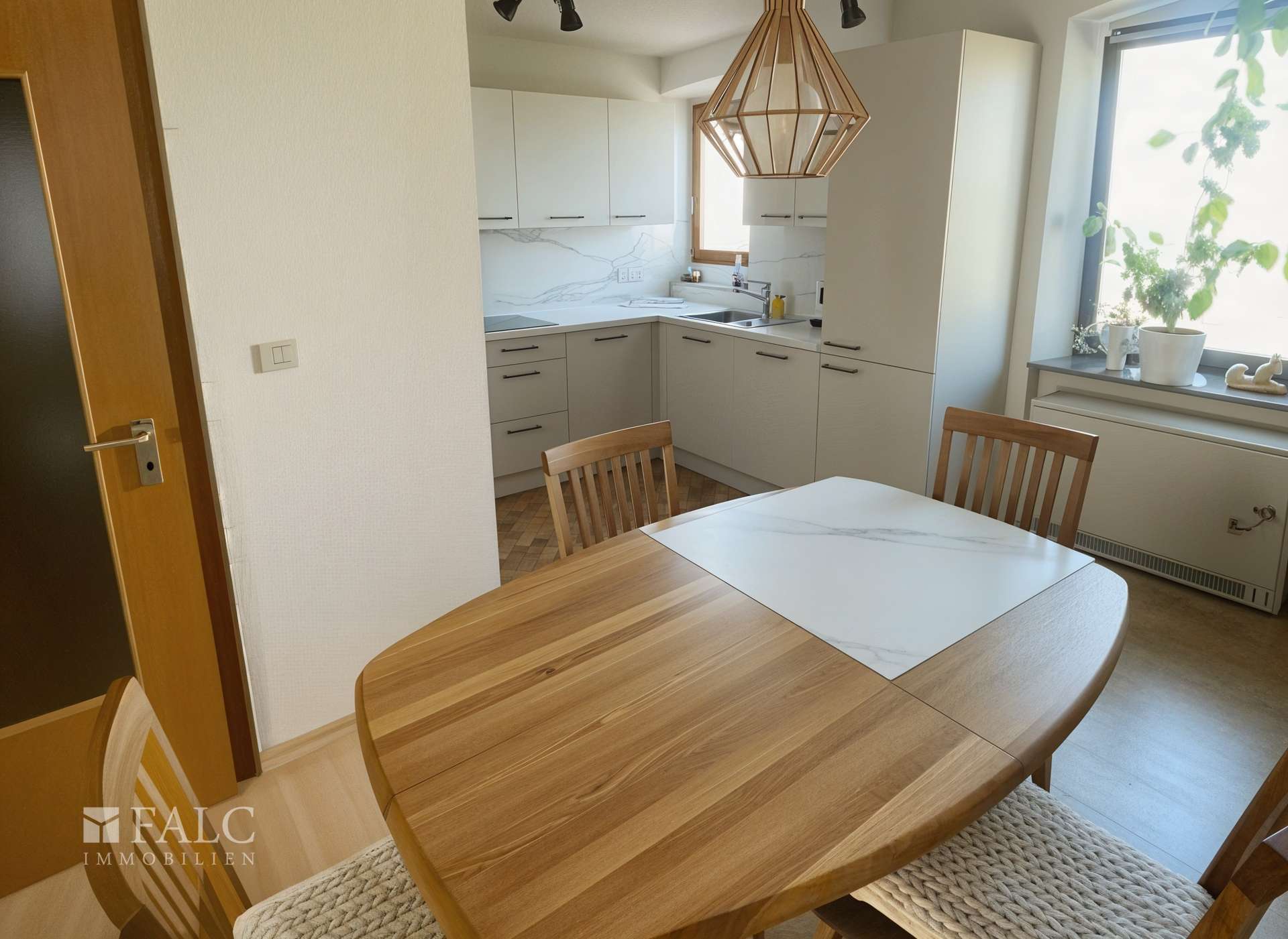 Immobilie in Mandelbachtal - Zweifamilienhaus mit Halle, Werkstatt und Garagen - Bild 8