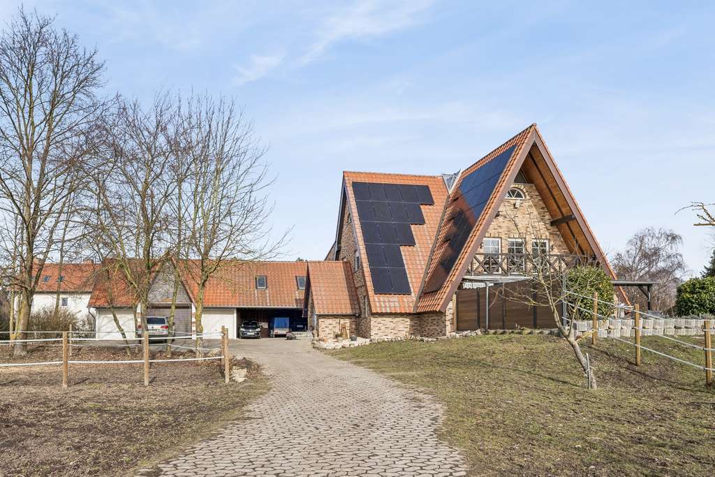 Immobilie in Remlingen-Semmenstedt - Exklusives Anwesen in Feldrandlage - Wohnen mit Weitblick & Tierhaltung möglich - Bild 0