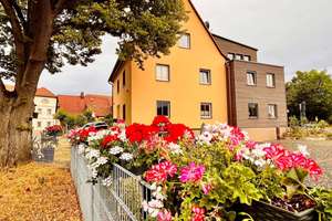 EINZIGARTIGE LAGE: Umfassend energetisch modernisiertes Haus mit 4 Wohnungen und sonnigem Garten im  – Die vollständige Adresse der Immobilie erhältst du vom Anbieter., 96106 Ebern – Vorschaubild 4