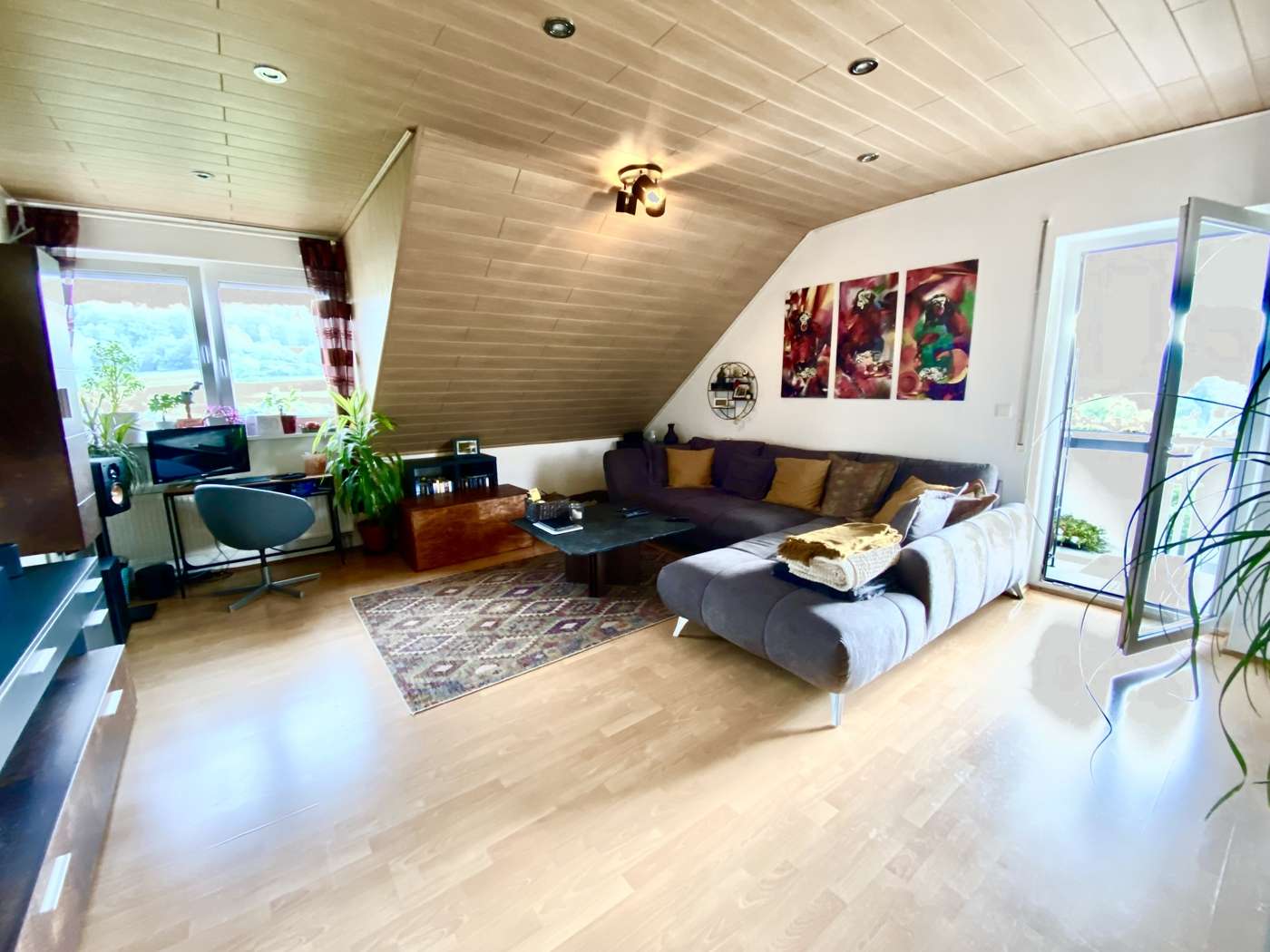 Immobilie in Helsa - Hochwertiges MFH mit Gartenpool, PV-Anlage, 

neuer Heizung und weiteren Extras in Helsa-Wickenrod - Bild 9