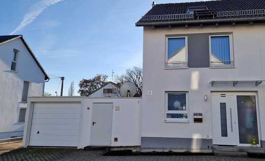 Ihr Familien-Zuhause in Nürtingen: Reiheneckhaus mit Garten und einer Garage mit Stellplatz