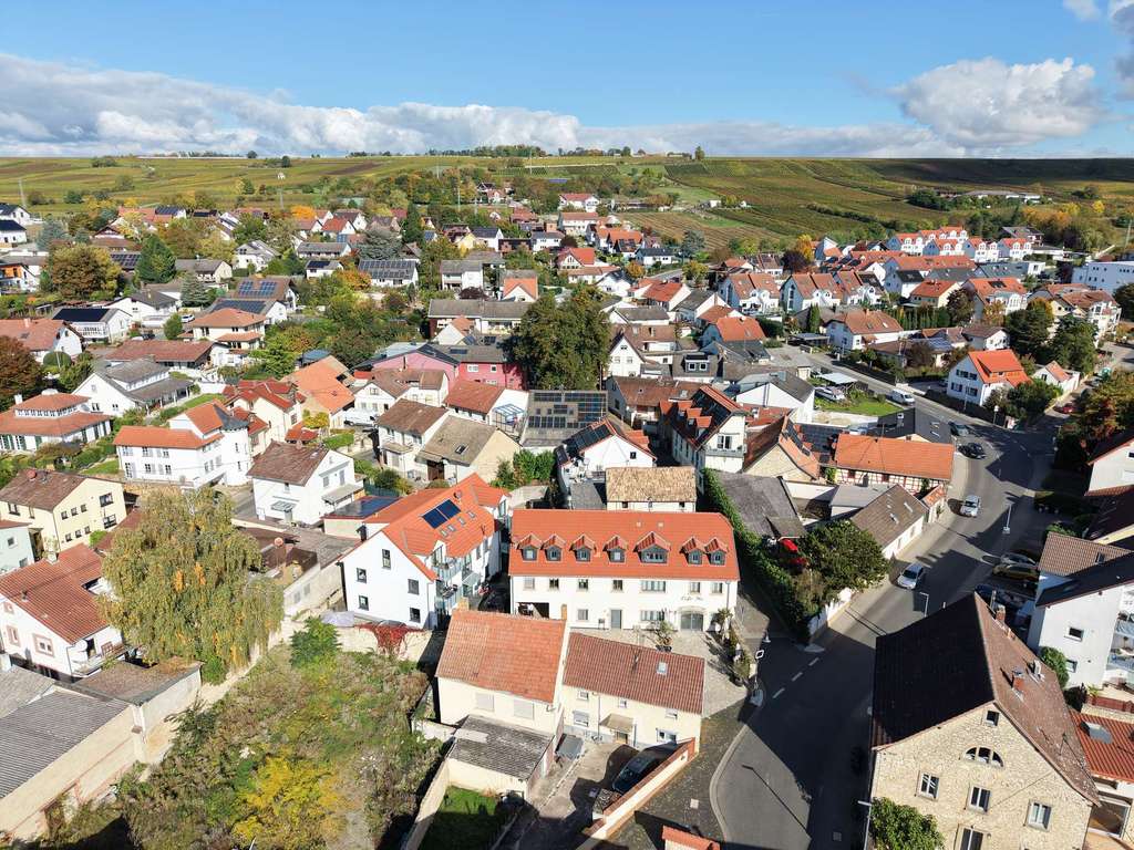 Immobilie in Stadecken-Elsheim - Einzigartig! Zwei Maisonette-Penthäuser kombiniert mit Vollgastronomiefläche und 8 Stellplätzen! - Bild 1