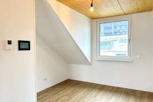 sehr schöne Dachgeschosswohnung (3.OG, ohne Aufzug)  mit 5 Zimmern und großzügigem Balkon - im Herze – 68309 Käfertal, Mannheim – Vorschaubild 4
