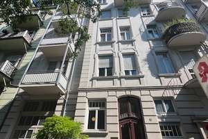 Toller 2-Zimmer-Altbau mit 2 Balkonen
