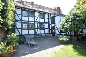 Resthof zum Verlieben! Wunderschönes Fachwerkhaus mit großem Garten + Scheune... – Die vollständige Adresse der Immobilie erhältst du vom Anbieter., 38154 Königslutter am Elm – Vorschaubild 2