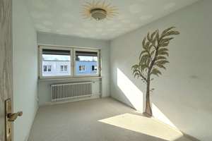 Charmantes Reihenmittelhaus mit Garten – Die vollständige Adresse der Immobilie erhältst du vom Anbieter., 93049 Westenviertel, Regensburg – Vorschaubild 3