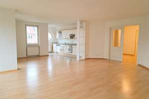 Provisionsfrei: Wohnjuwel im Generalsviertel: 2 Balkone, Lift, TG-Parkplatz, Top Energieeffizienz