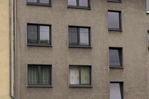 Solides Mehrfamilienhaus mit vier vermieteten Wohneinheiten – Die vollständige Adresse der Immobilie erhältst du vom Anbieter., 58095 Mittelstadt, Hagen – Vorschaubild 2
