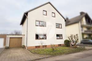 // Familienhaus mit bis zu 3WE //
bevorzugte Wohnlage
in Trier / Pfalzel – Die vollständige Adresse der Immobilie erhältst du vom Anbieter., 54293 Pfalzel, Trier – Vorschaubild 2