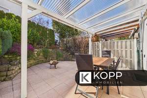 Ihr neues Zuhause in ruhiger Lage – Reihenmittelhaus mit großer Terrasse, EBK & Garage in Tischardt – Die vollständige Adresse der Immobilie erhältst du vom Anbieter., 72636 Frickenhausen – Vorschaubild 1