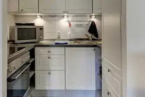 TOP LAGE Schwabing - Sehr ruhiges und voll möbliertes 1-Zimmer Appartement mit Blick ins Grüne  – Leopoldstraße 169a, 80804 München – Vorschaubild 8