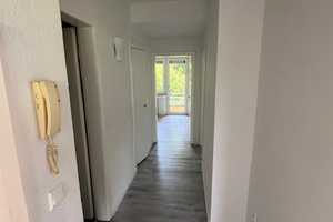 Attraktive und vollständig renovierte 3-Zimmer-Wohnung mit Balkon in Düsseldorf – Düsseldorf – Vorschaubild 2