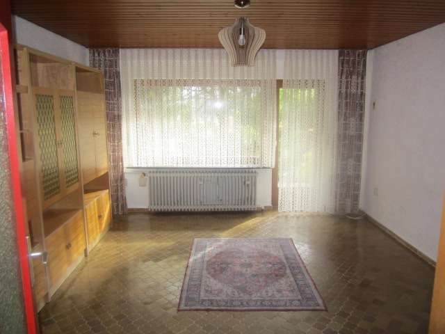 Immobilie in Hohen-Sülzen - Hohen-Sülzen: Älteres kleines Einfamilienhaus für kleine Familie. Ruhige Lage. Garage, Garten, Pool. - Bild 9