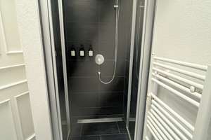 Attraktive Dachgeschosswohnung mit Charme in denkmalgeschütztem Gebäude – Hohenstaufenstrasse 20, 70178 Karlshöhe, Stuttgart – Vorschaubild 10