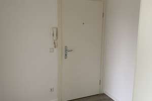 Neu sanierte, geräumige 1-Zimmer-Wohnung mit grosser Wohnküche zur Miete in Wuppertal – Wikinger Str. 4, 42275 Oberbarmen, Wuppertal – Vorschaubild 4