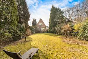 Charmantes Einfamilienhaus mit Potential in Sackgassenendlage in Wellingsbüttel – Die vollständige Adresse der Immobilie erhältst du vom Anbieter., 22391 Wellingsbüttel, Hamburg – Vorschaubild 2