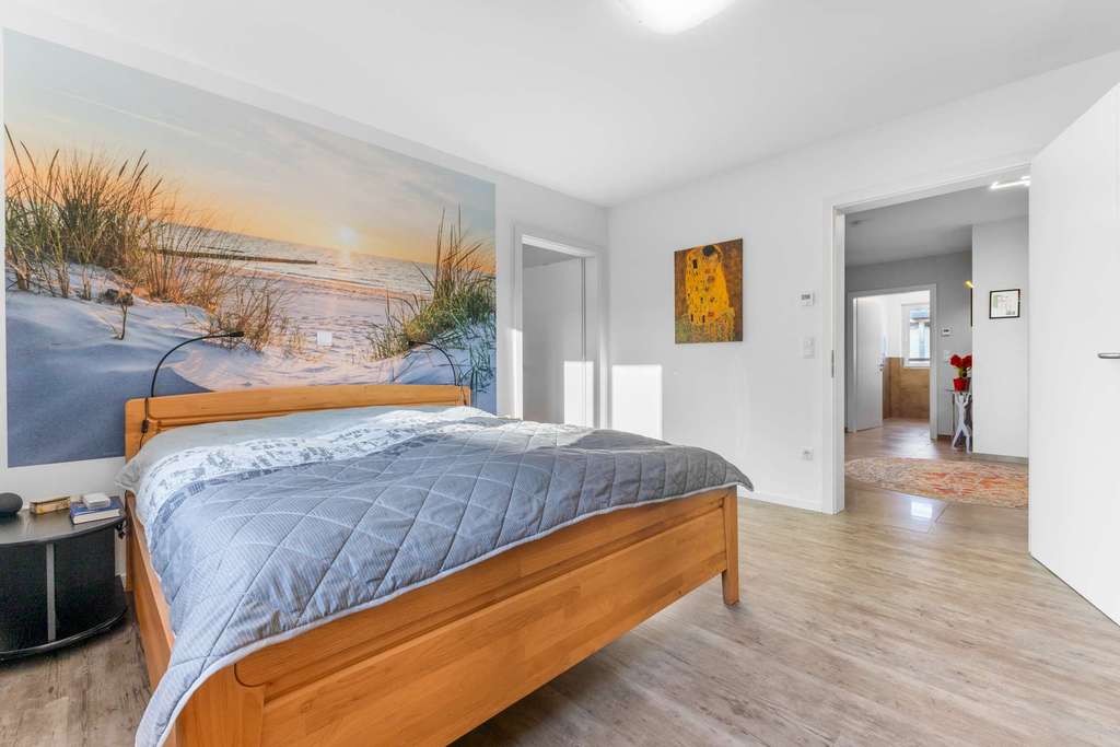 Immobilie in Rhede (Ems) - Seeblick, Ruhe, moderne Architektur – Traumhaus aus 2021 direkt am Spieksee - Bild 4