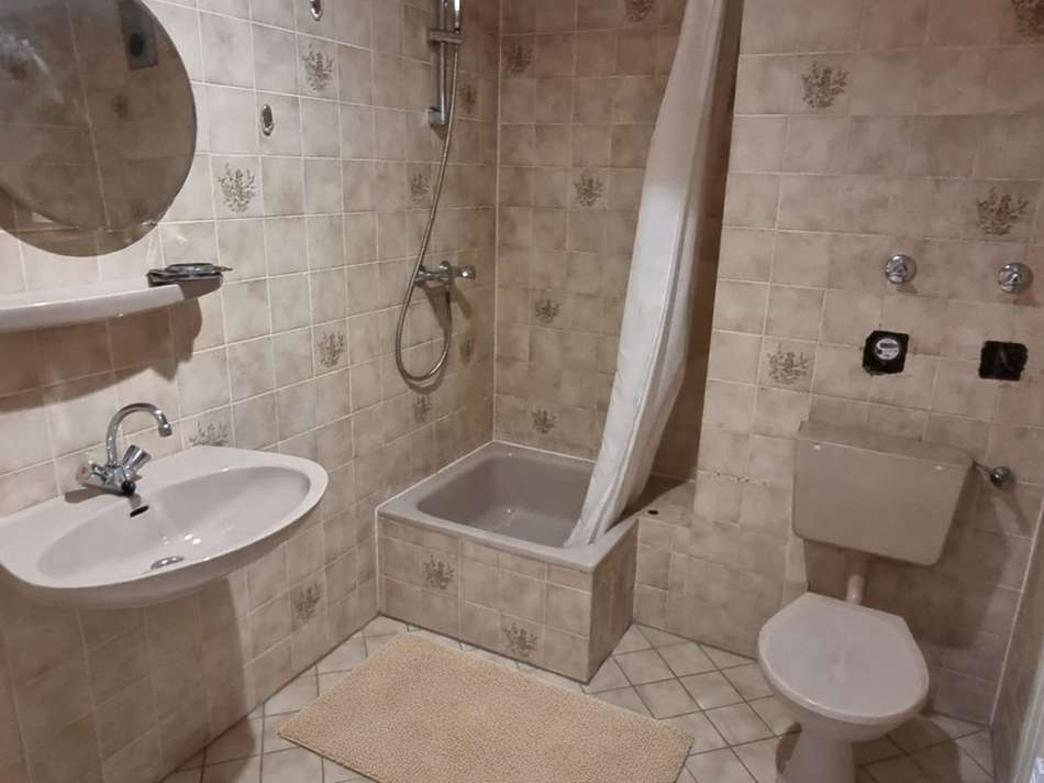 6 Badezimmer