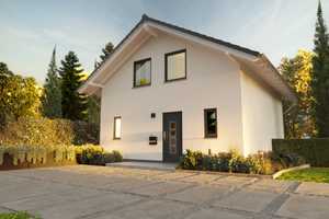 Endlich Zuhause – Ihre Wünsche, unser Plan: individuell, massiv, einzigartig. Bauplatz real.