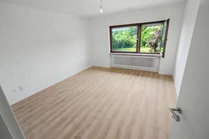 Wiesbaden-OT: Großzügiges Einfamilienhaus mit Einliegerwohnung in herrlicher Blicklage – Die vollständige Adresse der Immobilie erhältst du vom Anbieter., 65207 Auringen, Wiesbaden – Vorschaubild 4