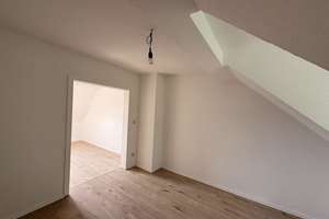 Frisch renovierte 3-Zimmer-Dachgeschosswohnung - Erstbezug nach Renovierung – Blumenthalstr. 4, 45138 Südostviertel, Essen – Vorschaubild 2