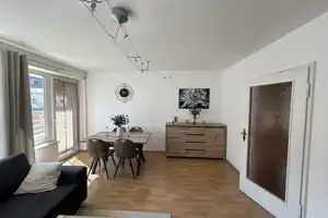 Attraktive 3-Zimmer-Wohnung mit Balkon und EBK in Köln