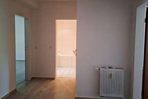Sonniges Wohnglück mit Parkett, Balkon & frisch saniertem Wannenbad in Essen-Haarzopf – Hatzper Str. 125, 45149 Haarzopf, Essen – Vorschaubild 4