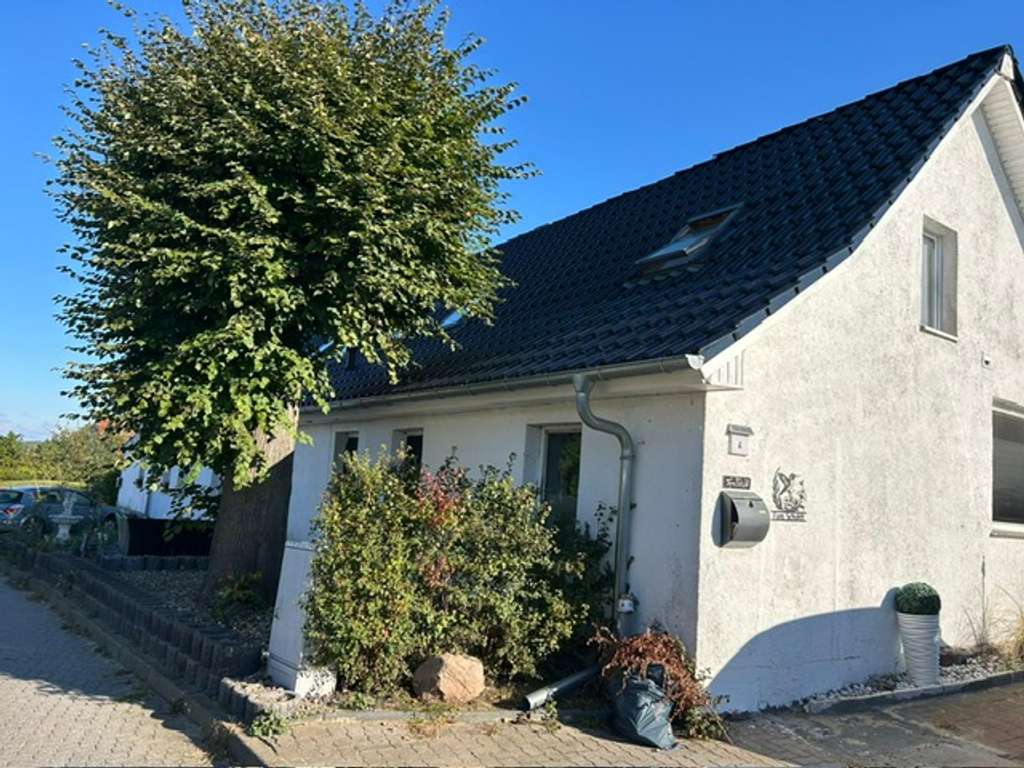 Immobilie in Ückeritz - CHARMANTES WOHNHAUS MIT BLICK AUF DAS ACHTERWASSER IN ÜCKERITZ. - Bild 1