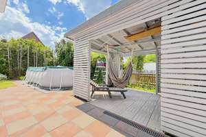 ***Gemeinsam leben, individuell wohnen – gepflegtes Zweifamilienhaus mit Pool und Garten**