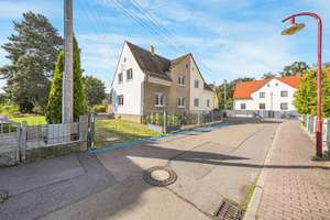 Familienprojekt mit Garten: Doppelhaushälfte mit ca. 163 m² Wohn- und Nutzfläche auf vier Ebenen