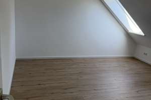 Helle 3-Zi.-DG-Wohnung mit Wohnküche und Südbalkon in Bramfeld – Wiedehopfstieg 33a, 22179 Bramfeld, Hamburg – Vorschaubild 9