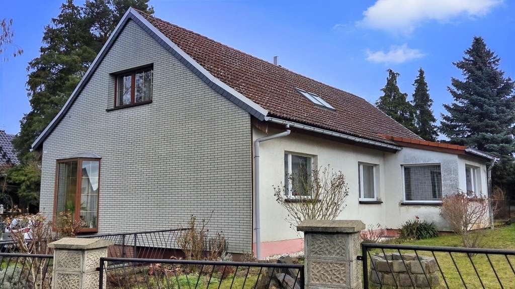 Immobilie in Liebschützberg - Großzügiger Wohlfühlort mit Pool - Bild 1