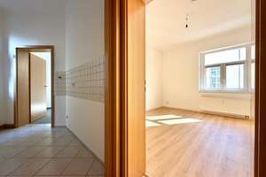 Gepflegte 2-Zimmer-Hochparterrewohnung mit Tageslichtbad und Garage – Dresdner Straße 236, 1640 Coswig – Vorschaubild 4