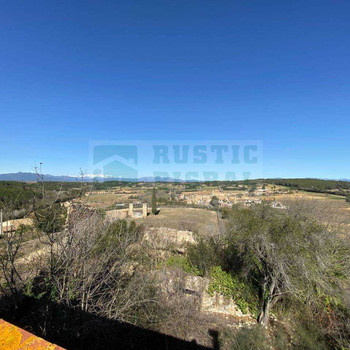 Rustikales Haus in Pontós, Empordà, mit Terrasse und Aussicht zu verkaufen, renovierungsbedürftig
